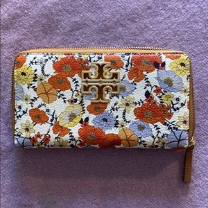 NWT Tory Burch Leather Wallet